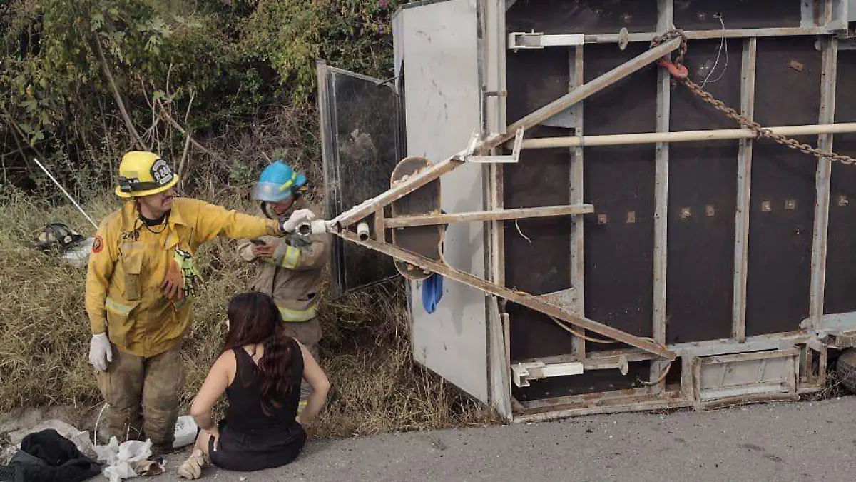 PC Jalisco acude a un accidente en El Arenal